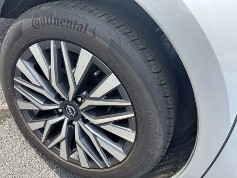 Used 2025 Nissan Altima 2.5 SV FWD image 8