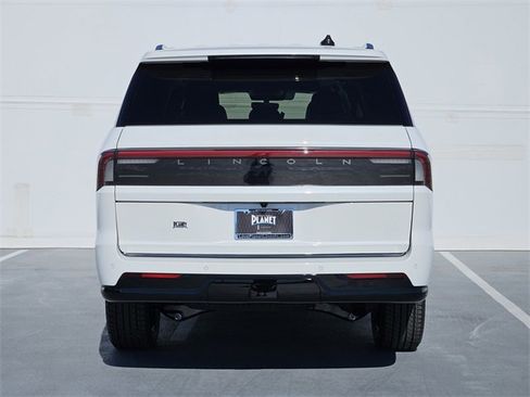 New 2025 Lincoln Navigator L Reserve image 6