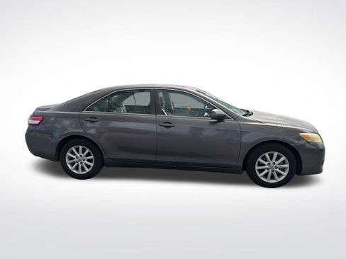 Used 2011 Toyota Camry XLE w/ XLE Extra-Value Pkg #2 image 4