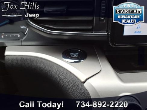 Used 2022 Ford Explorer XLT w/ Equipment Group 202A AWD/4WD image 25