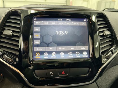 Used 2019 Jeep Cherokee Limited FWD image 14