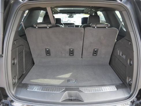 Used 2024 GMC Yukon Denali w/ Denali Reserve Package image 24