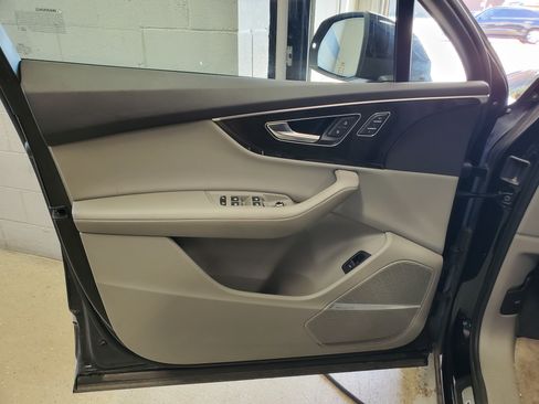 Used 2023 Audi Q7 3.0T Premium Plus image 22