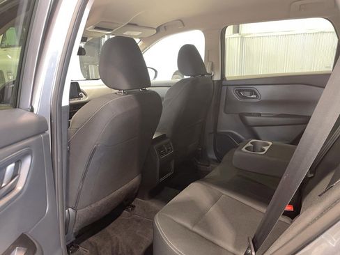 Used 2025 Nissan Rogue S AWD/4WD image 19