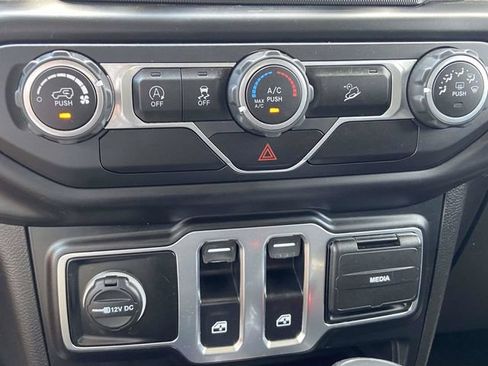 Used 2020 Jeep Wrangler Sport AWD/4WD image 22
