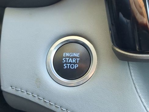 Used 2021 Toyota Highlander XLE image 25