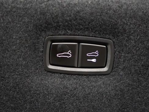 Certified 2025 Porsche Taycan image 14