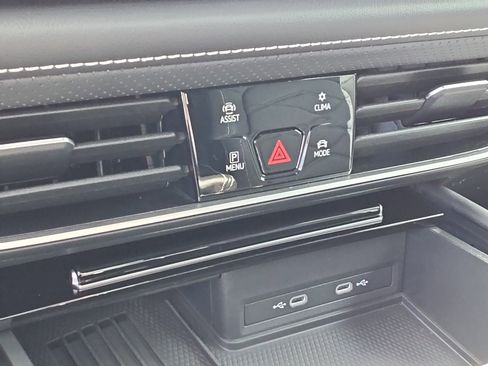 Used 2025 Volkswagen Atlas Cross Sport SE w/ Panoramic Sunroof Package image 21