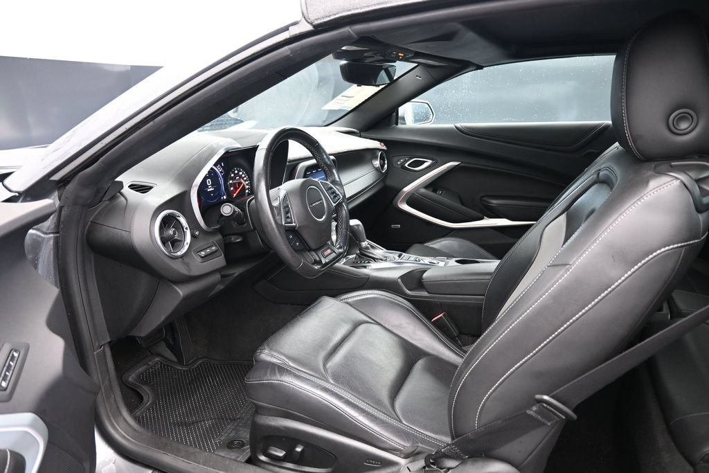 Used 2020 Chevrolet Camaro SS RWD image 12