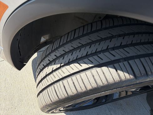 Used 2023 Volkswagen Tiguan SE R-Line image 12