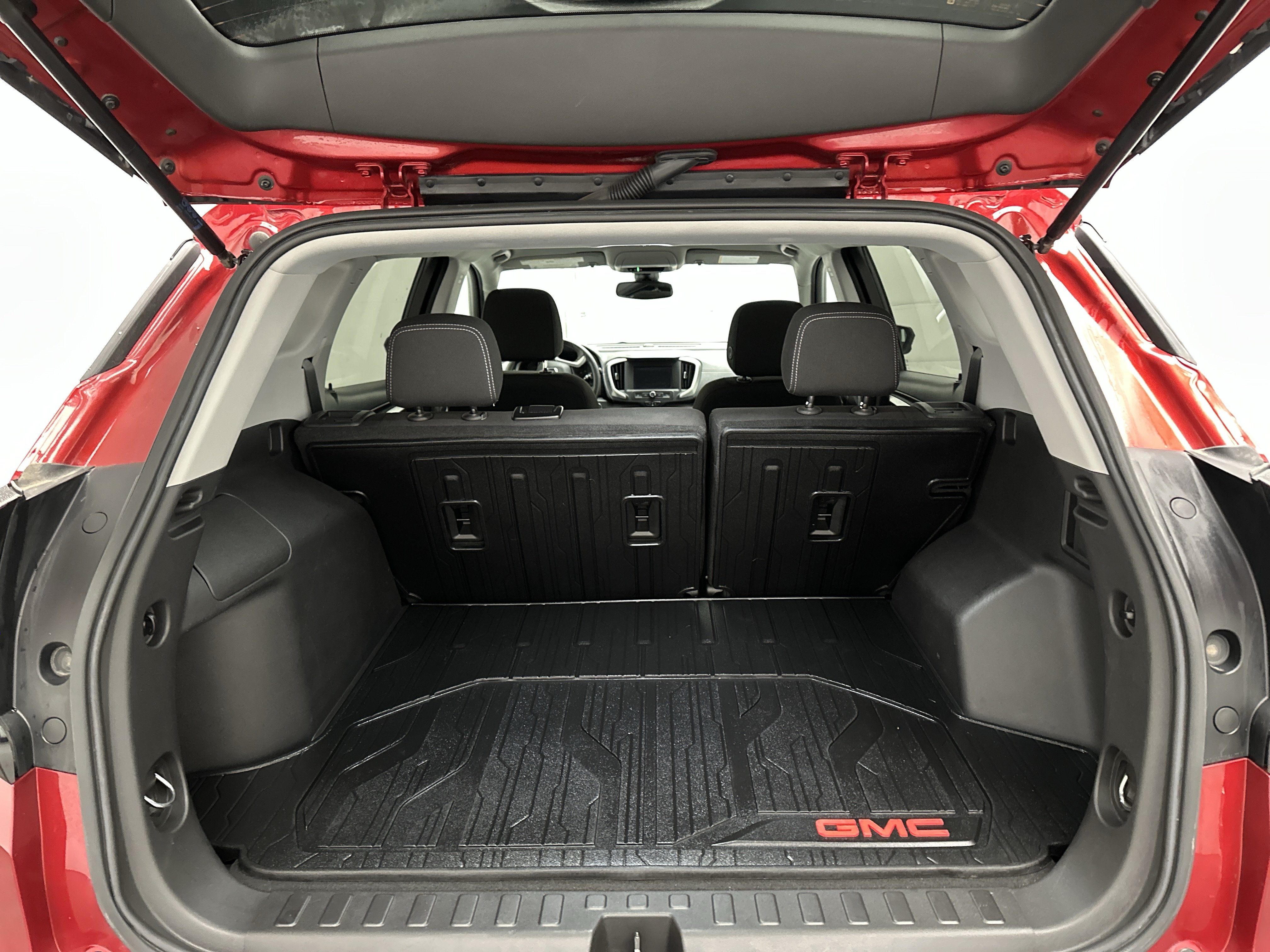 Used 2024 GMC Terrain SLE w/ Elevation Edition AWD/4WD image 12