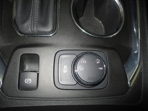 Used 2019 Chevrolet Traverse RS image 28