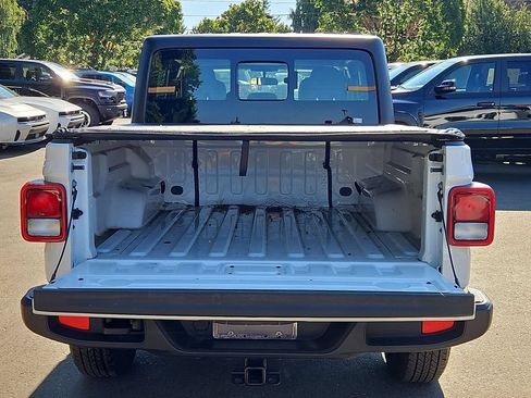 Used 2024 Jeep Gladiator Sport AWD/4WD image 10