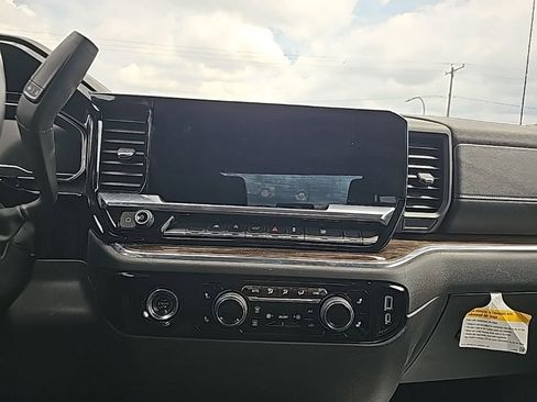 Used 2024 Chevrolet Silverado 1500 LT image 6