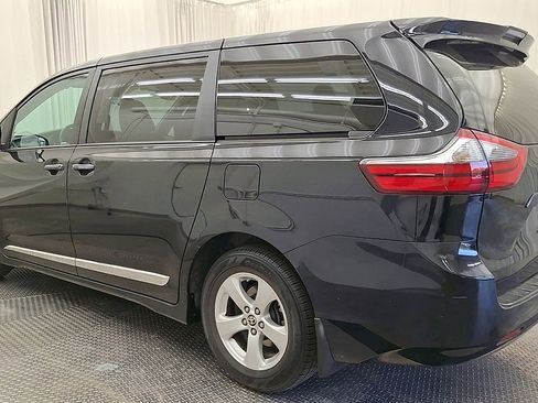 Used 2020 Toyota Sienna L FWD image 9