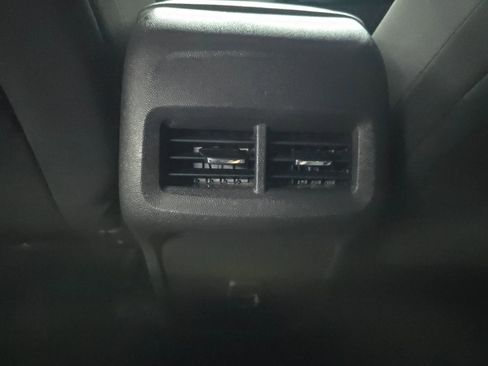 Used 2021 Chevrolet Equinox LS image 26