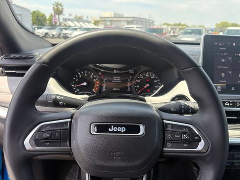 Used 2025 Jeep Compass Limited AWD/4WD image 24