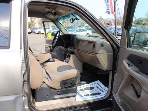 Used 2002 Chevrolet Avalanche 4x4 w/ Off-Road Suspension Pkg image 11