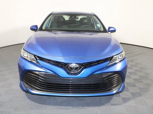 Used 2019 Toyota Camry LE image 3