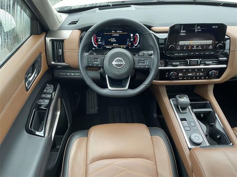 Used 2024 Nissan Pathfinder Platinum w/ Cargo Package image 15