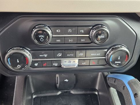 Used 2022 Ford Bronco Wildtrak image 17