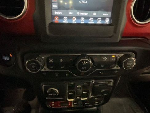 Used 2019 Jeep Wrangler Unlimited Rubicon w/ Dual Top Group AWD/4WD image 34