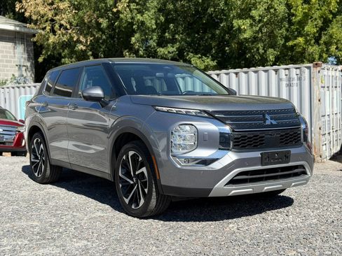Used 2024 Mitsubishi Outlander SE AWD/4WD image 1