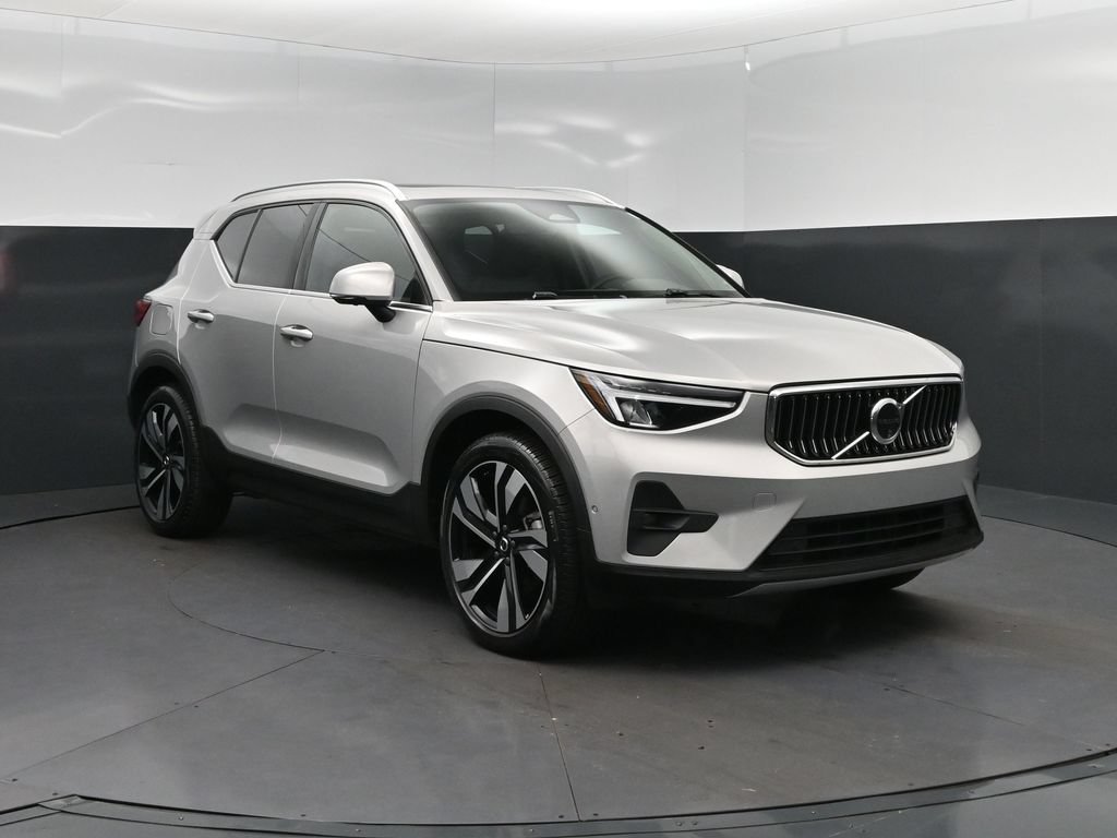 Used 2025 Volvo XC40 B5 Plus AWD/4WD image 9