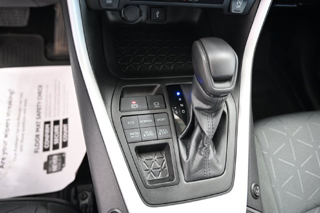 Used 2022 Toyota RAV4 XLE AWD/4WD image 20