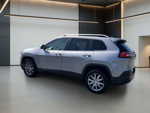 Used 2018 Jeep Cherokee Limited w/ Technology Group FWD image 3