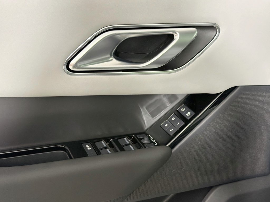 New 2026 Land Rover Range Rover Velar S AWD/4WD image 18