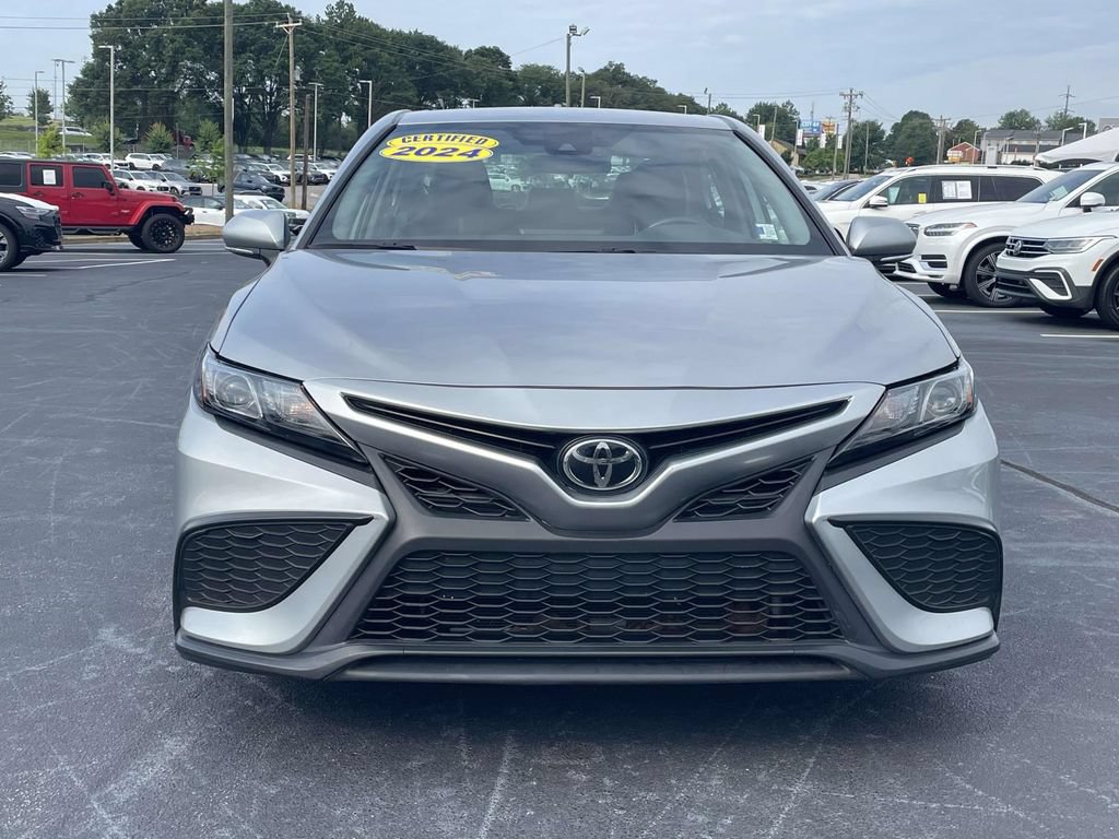 Used 2024 Toyota Camry SE FWD image 2