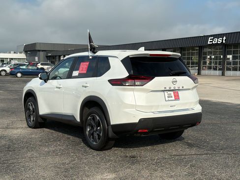 Used 2026 Nissan Rogue SV FWD image 5