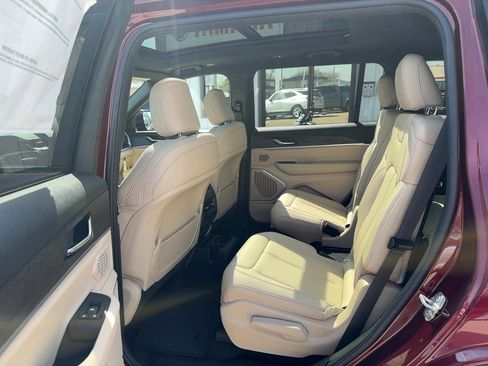 New 2026 Jeep Grand Cherokee L Limited w/ Limited Altitude Package AWD/4WD image 21