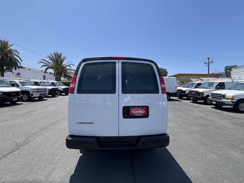Used 2018 Chevrolet Express 2500 w/ Driver Convenience Package RWD image 5