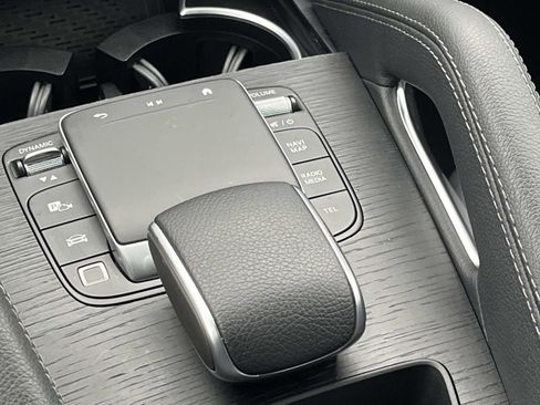 Used 2025 Mercedes-Benz GLE 350 4MATIC image 30