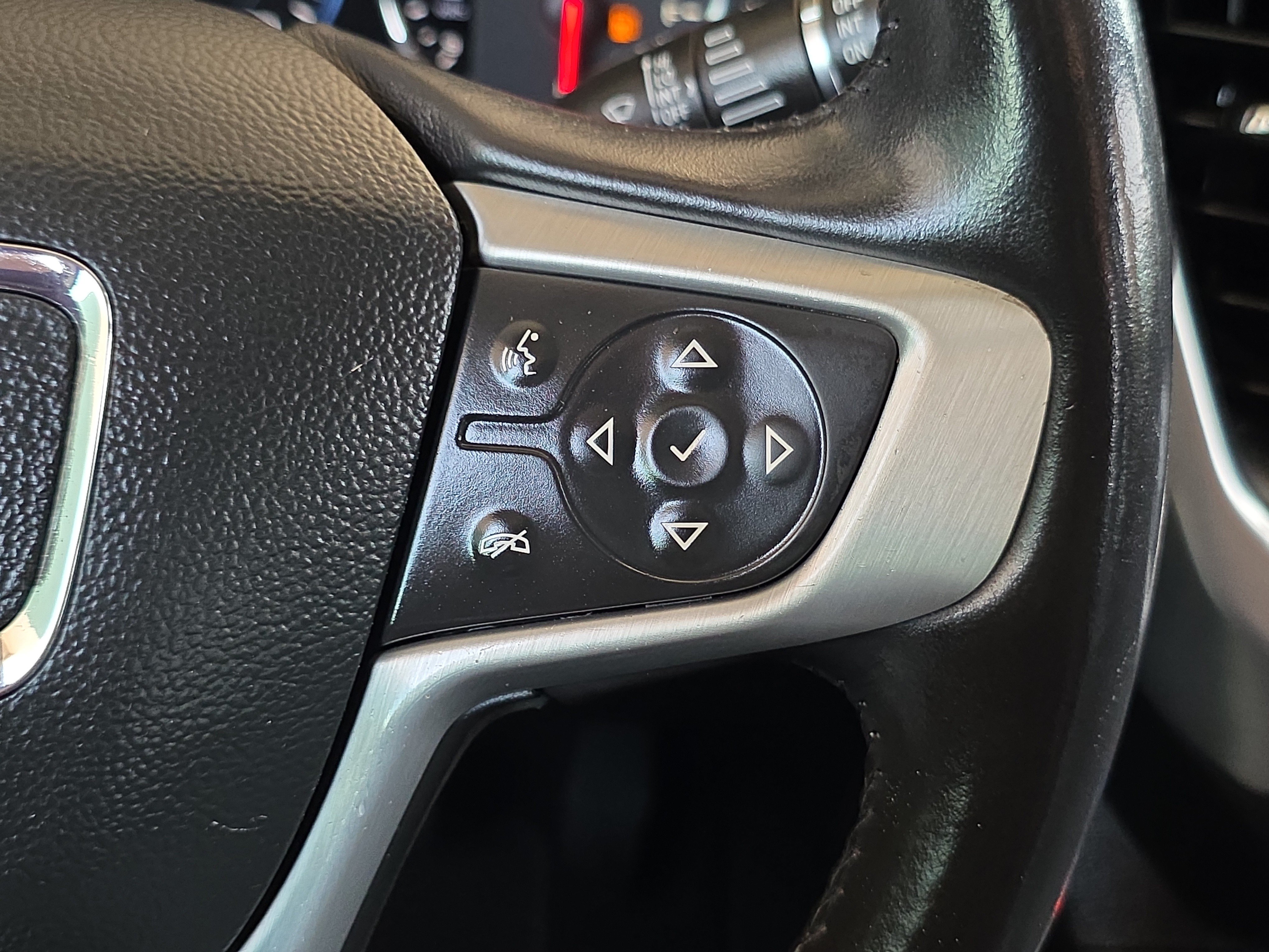 Used 2021 GMC Acadia SLT w/ Elevation Edition FWD image 13