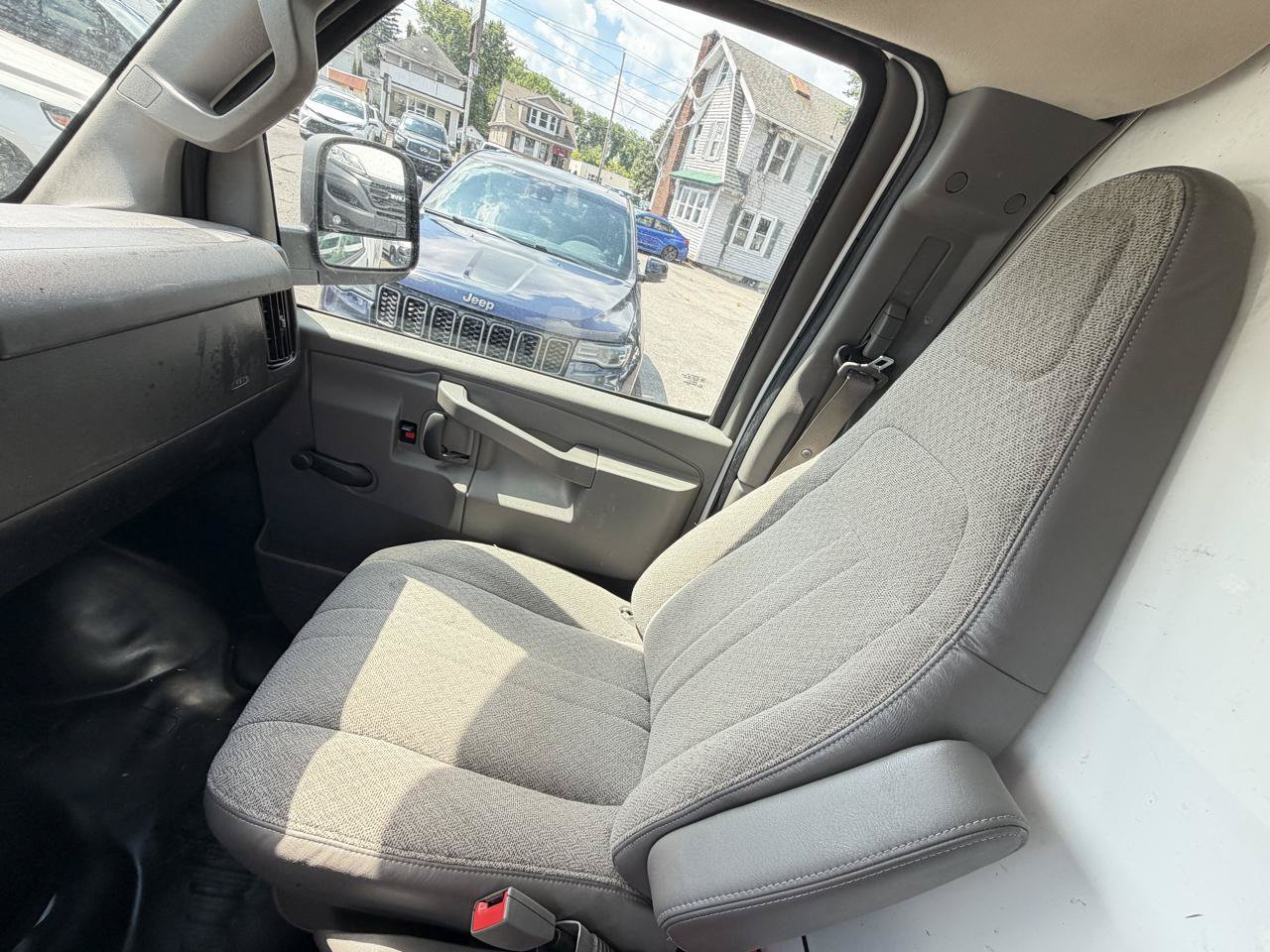 Used 2021 Chevrolet Express 3500 RWD image 22
