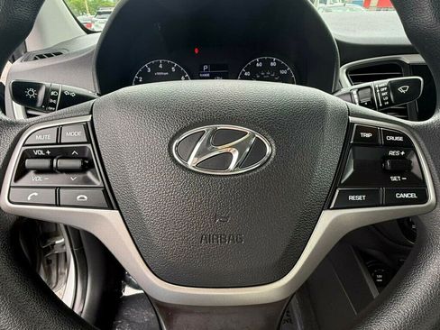 Used 2021 Hyundai Accent SE FWD image 23