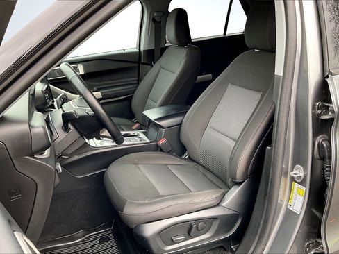 Used 2023 Ford Explorer XLT AWD/4WD image 25