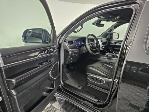 Used 2022 Jeep Wagoneer Series I AWD/4WD image 17