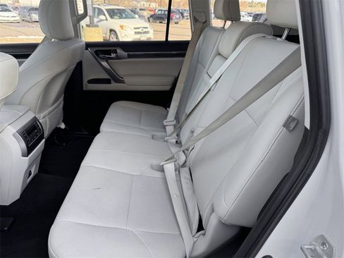 Used 2020 Lexus GX 460 Premium image 25