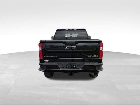 Used 2022 Chevrolet Silverado 2500 High Country w/ Technology Package AWD/4WD image 6
