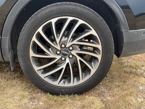 Used 2020 Lincoln Nautilus Reserve w/ Equipment Group 201A FWD image 17