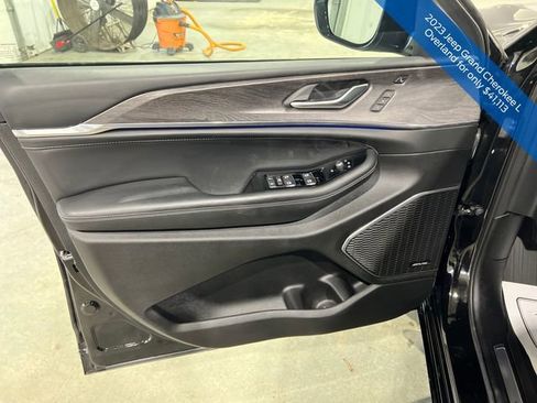 Used 2023 Jeep Grand Cherokee L Overland w/ Advanced Protech Group III image 11