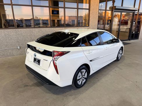 Used 2017 Toyota Prius Three w/ Advanced Technology Package image 34