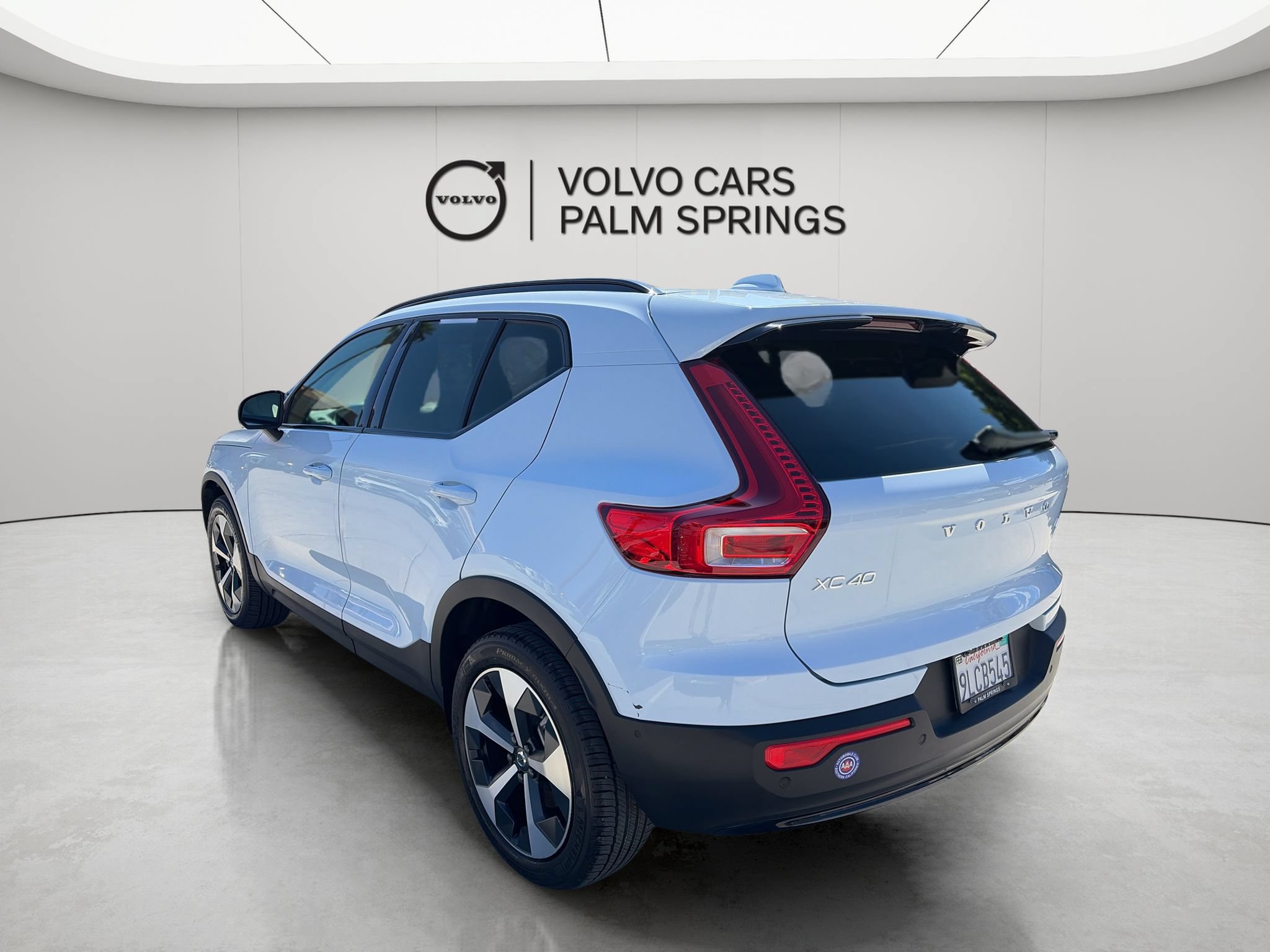Used 2024 Volvo XC40 B5 Plus w/ Protection Package Premier AWD/4WD image 4
