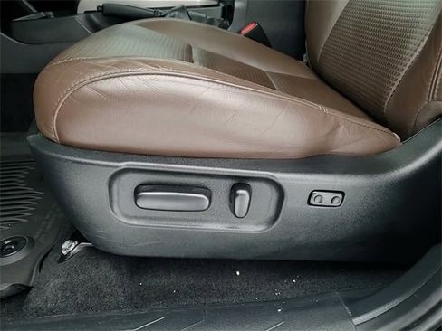 Used 2021 Toyota Tacoma Limited image 12