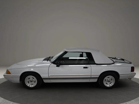 Used 1992 Ford Mustang LX RWD image 2
