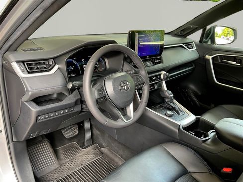 Used 2023 Toyota RAV4 XSE AWD/4WD image 17